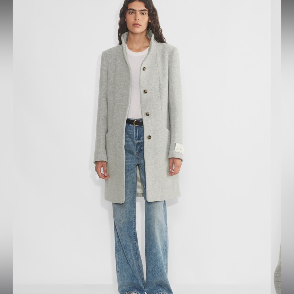 Aritzia. The cocoon coat. Size Medium. Heather light grey. Excellent condition.